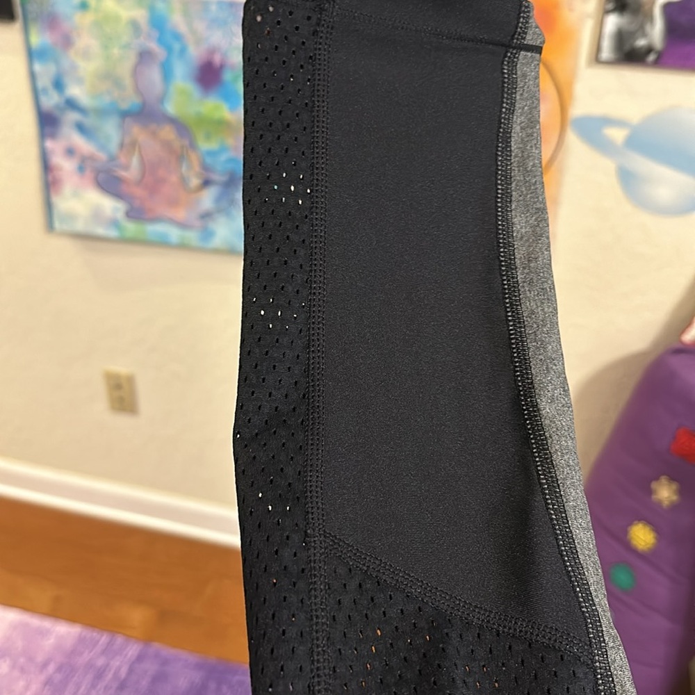 Cornell U. Under Armour leggings - Picture 4 of 4